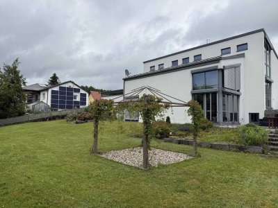 "Exklusives Einfamilienhaus in Teunz – Stilvolles Wohnen mit Komfort und Weitblick"