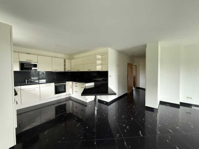 3-Zimmer-Wohnung mit Weitblick ins Grüne und luxuriöser Innenausstattung mit Balkon und EBK in Gera