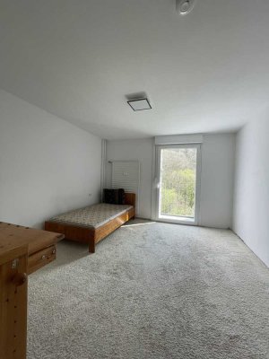 Charmantes WG-Zimmer mit Balkon!