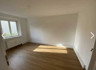 Gemütliche 2-Zimmer-Wohnung in Dresden Niedersedlitz mit eigenem Stellplatz. Ideal und einladend!