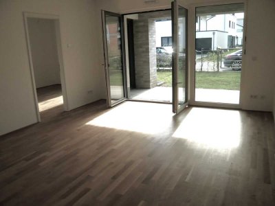 Schicke 2-Zimmer-Neubauwohnung mit kleinem Garten