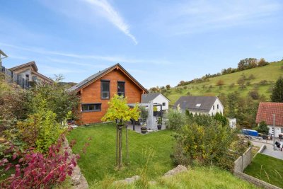Freistehendes Massivholzhaus in schöner Lage