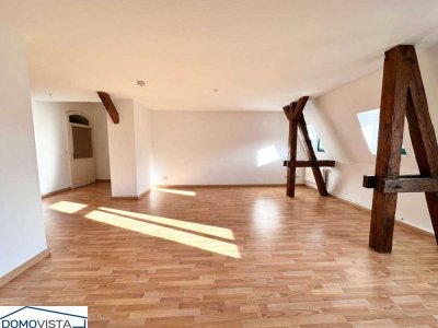 Große 2 Raum Dachgeschosswohnung mit Stellplatz in der Görlitzer Südstadt!