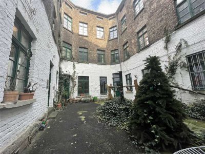 Mit Charme in D-Altstadt! Renoviertes Stadthaus im Hinterhof zu vermieten