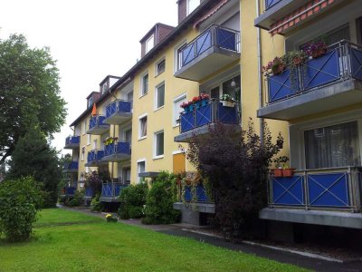 Erstbezug nach Sanierung mit Balkon: Attraktive 2-Zimmer-DG-Wohnung mit geh. Innenausstattung