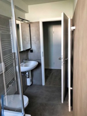 Helles Apartment mit  Einbauküche, Terrasse und Tiefgaragenstellplatz in verkehrsgünstiger Lage