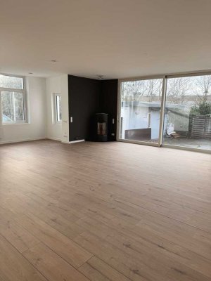 Einzigartige 5-Zimmer Wohnung mit Hauscharakter!