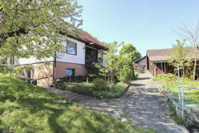 Doppelte Chance auf 1.590 m² – gepflegtes Fertighaus & historischer Altbau mit Gestaltungsspielraum