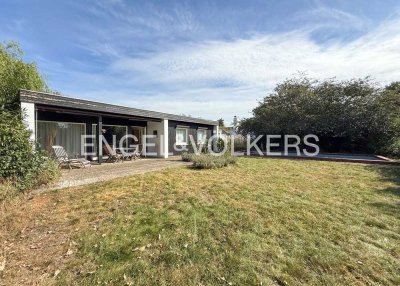 IHR RÜCKZUGSORT: GEPFLEGTER BUNGALOW MIT BARRIEREARMEM KOMFORT IN FELDRANDLAGE