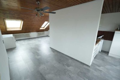 Hell und gemütlich im DG, mit Südbalkon, Einbauküche und Garage!