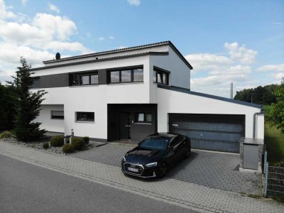 Moderne Villa mit Pool und großer Doppelgarage am Stadtrand von Teublitz