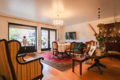 Wunderschöne Erdgeschosswohnung mit Garage, Garten und Balkon