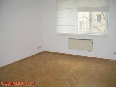 WOLLZEILE: WOHNEN IN STADTPARKNÄHE; ENTZÜCKENDE GARCONNIERE; BLICKRICHTUNGGRÜNER INNENHOF