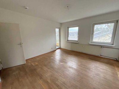 SCHMUCKSTÜCK!! Gemütliche 2-ZIMMERWOHNUNG MIT BALKON!!