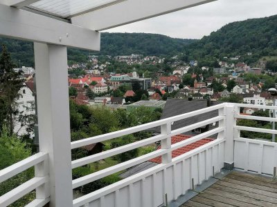 Zwei Zimmer in 3er-WG, ab Aug./Okt.. Nähe Zentrum. Aussichtslage!.