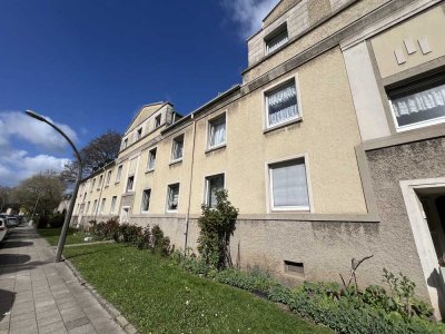 Ihr neues Zuhause ! renovierte 2 Zi.- Whng. - große Küche - Wannenbad  mit Fenster - Duisburg