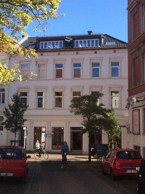 Großzügige, TOP-sanierte Altbau-Whg.