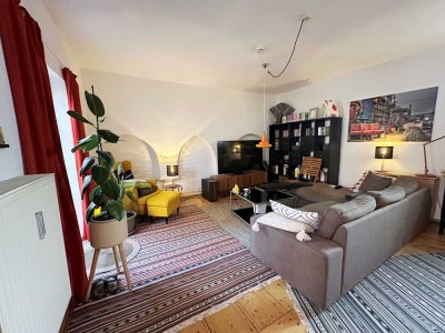 Altbau! Helle, gepflegte 2,5 Zimmer-Maisonette-Wohnung mit  Balkon in ruhiger Lage!