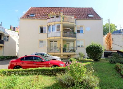 Charmante Maisonettewohnung mit Galerie, Balkon ins Grüne und Tiefgarage in F-Zeilsheim