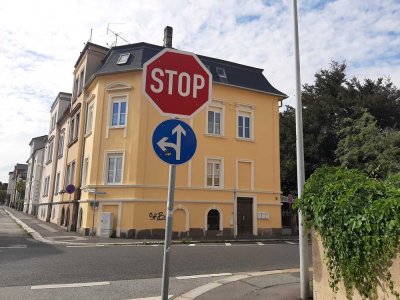 Sonnige Altbauwohnung mit Kachelöfen in bevorzugter Wohnlage!