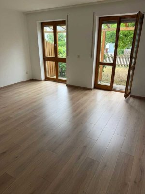Schöne, modernisierte 2-Zimmer-Wohnung mit Terrasse und Garten