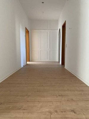 Renovierte großzügige 2-Raumwohnung in Innenstadtlage