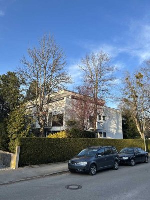 Exklusives Penthouse mit umlaufender Dachterrasse in begehrter Lage von München-Solln