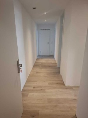 Erstbezug nach Komplettrenovierung ruhige 3 Zimmer Wohnung in Unterhaching