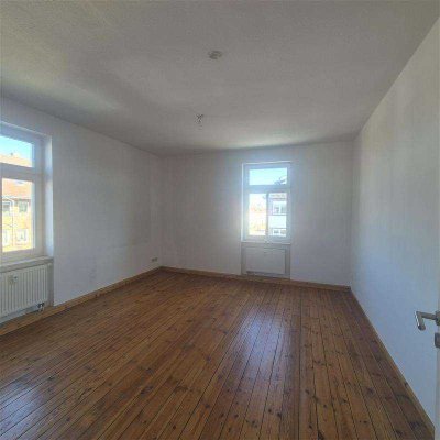 Lichtdurchflutete 1-Zimmer-Wohnung mit Balkon und Blick auf einen ruhigen Innenhof