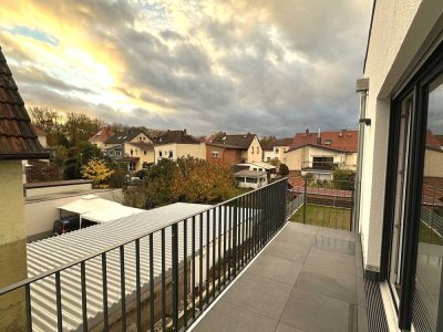 *ERSTBEZUG* 
3- Zimmer Wohnung mit 2 Kfz-SP, Balkon und einem Aufzug