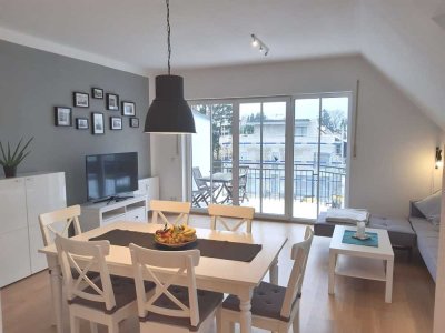 Vollständig möbliert /Fully furnished: Lichtdurchflutete, großzügige 2-Zimmerwohnung in ruhiger Lage