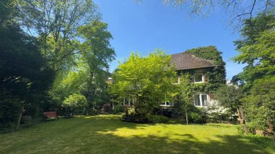 Großzügiges Eigenheim mit parkähnlichem Garten in der schönen Bereitschaftsiedlung zu verkaufen !