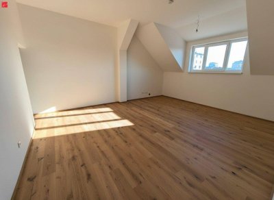Altbauflair im Dachgeschoss – lichtdurchflutete, großzügige Räume mit moderner Ausstattung