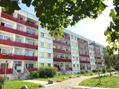 Frisch renoviert, mit Balkon!