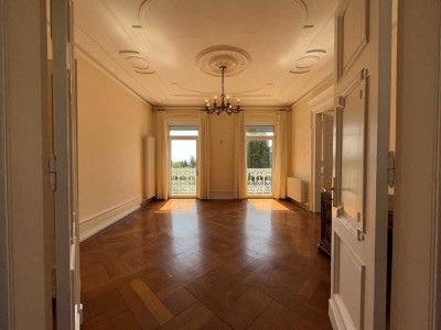 Schöne Altbauwohnung mit Stuck, Parkett & Balkon in bester Lage auf der Haardt