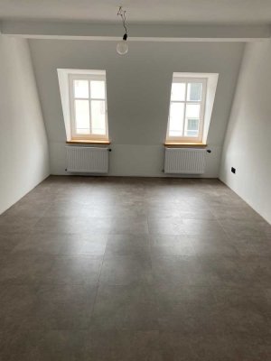 Helle, moderne und sanierte 2-Zimmer Altbauwohnung