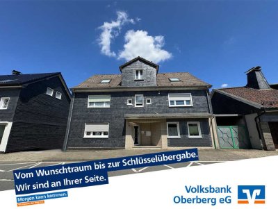 Attraktives Dreifamilienhaus mit neuer klimafreundlicher Pelletheizung, 
4 Garagen und 3 Stel