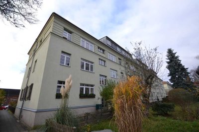 Schicke renovierte 2- Zi- Altbauwohnung mit Loggia und Garten*