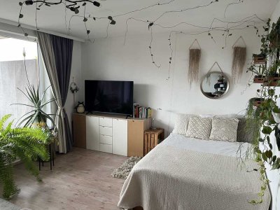 Helle 1-Zimmer-Wohnung mit großem Balkon, Nachmieter gesucht