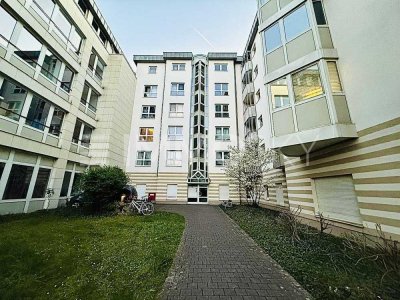 **Sanierungsbedürftige 2 ZKB - 150 m vom Main entfernt**