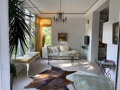 4 Zimmer-Wohnung mit Wintergarten, offenen Kamin, Parkplatz in sanierter Jugendstilvilla