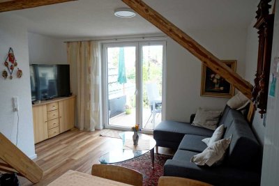 Sonnige, neu renovierte 2,5 Zimmer-Maisonettewohnung mit großem Balkon, Garage