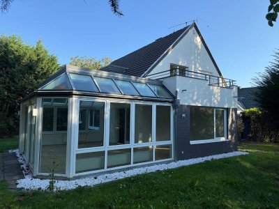 Renoviertes Einfamilienhaus mit 8,5 Zimmern und Garage in Wachtberg