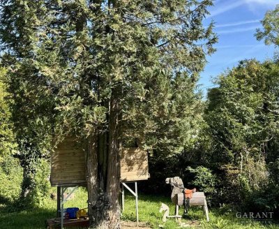 Charmantes Einfamilienhaus mit traumhaft großem Garten - ein Familienparadies mit Baumhaus