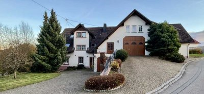 Wohnparadies mit Alpenblick | 5.000 m² Grundstück | Stallungen | PV und Ausbaupotential