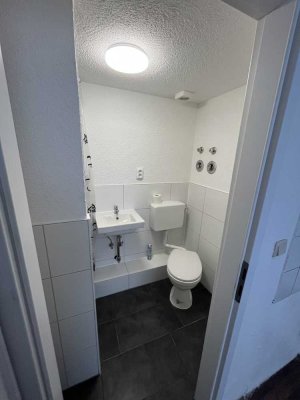 Top-Lage + Neues Bad! Sanierte 1-Zimmer Wohnung an den Gleisen der EA-S-Bahn!