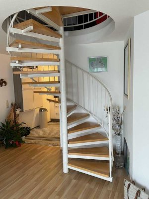 Gepflegte Maisonettwohnung mit separatem Eingang, Balkon und eigenem Stellplatz