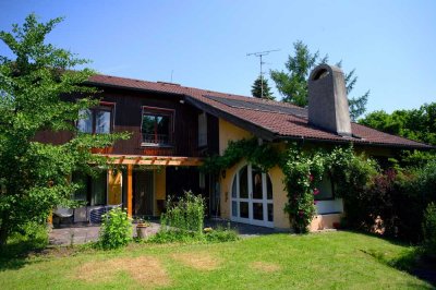 Landhaus in Teisendorf mit 1.600  m² parkähnlichem Gartengrundstück und Schwimmbad/Sauna