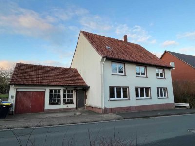 Zweifamilienhaus mit Werkstatt/Garagenanbau