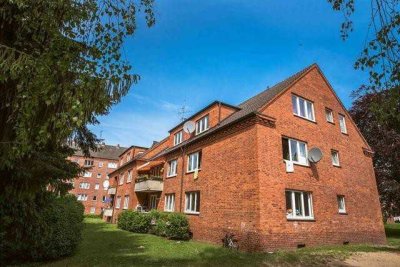 Sanierte 2 2/2-Zimmer-Wohnung mit Balkon in Geesthacht Zentrum
